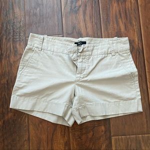 Express shorts. Beige color. Size 6